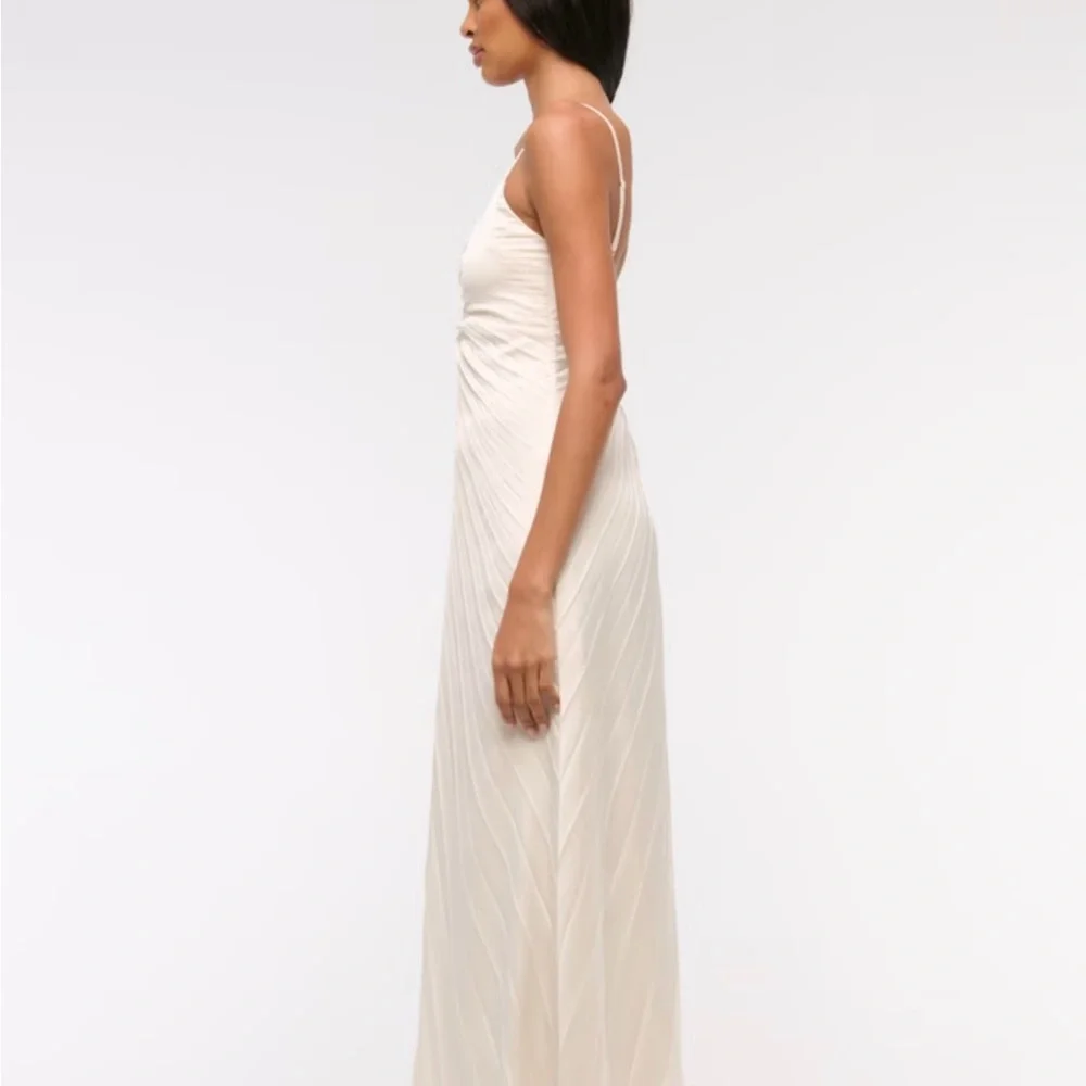 NWT - The A&F Giselle Sunburst Pleated Maxi Dress - Picture 3 of 11
